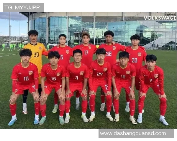 中国队在友谊赛中以一比零小胜法国队展现强大实力和团队合作精神