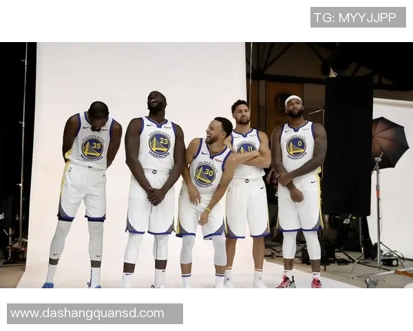 雷霆与勇士激战5月17日NBA季后赛精彩对决引发球迷热议